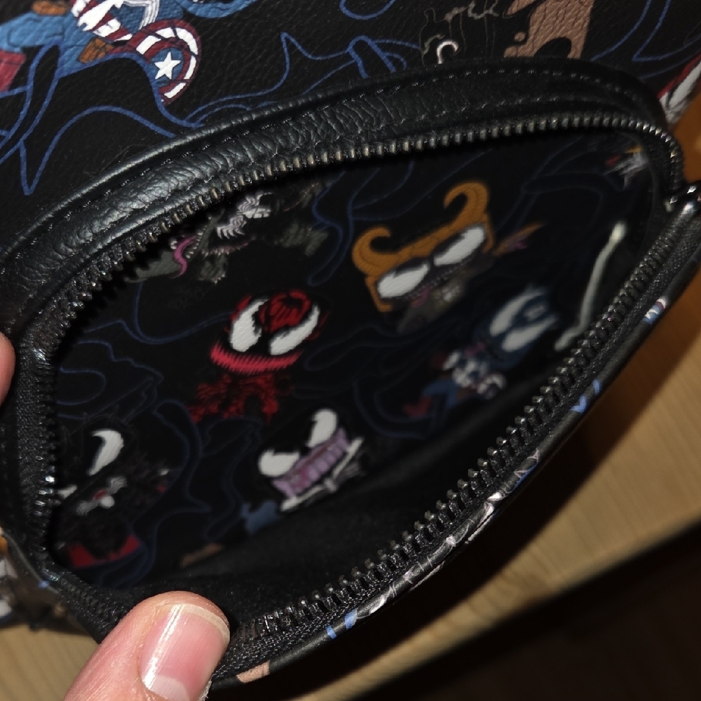 Loungefly x Funko Pop! Marvel Venomized Mini Backpack - Picture 7 of 8